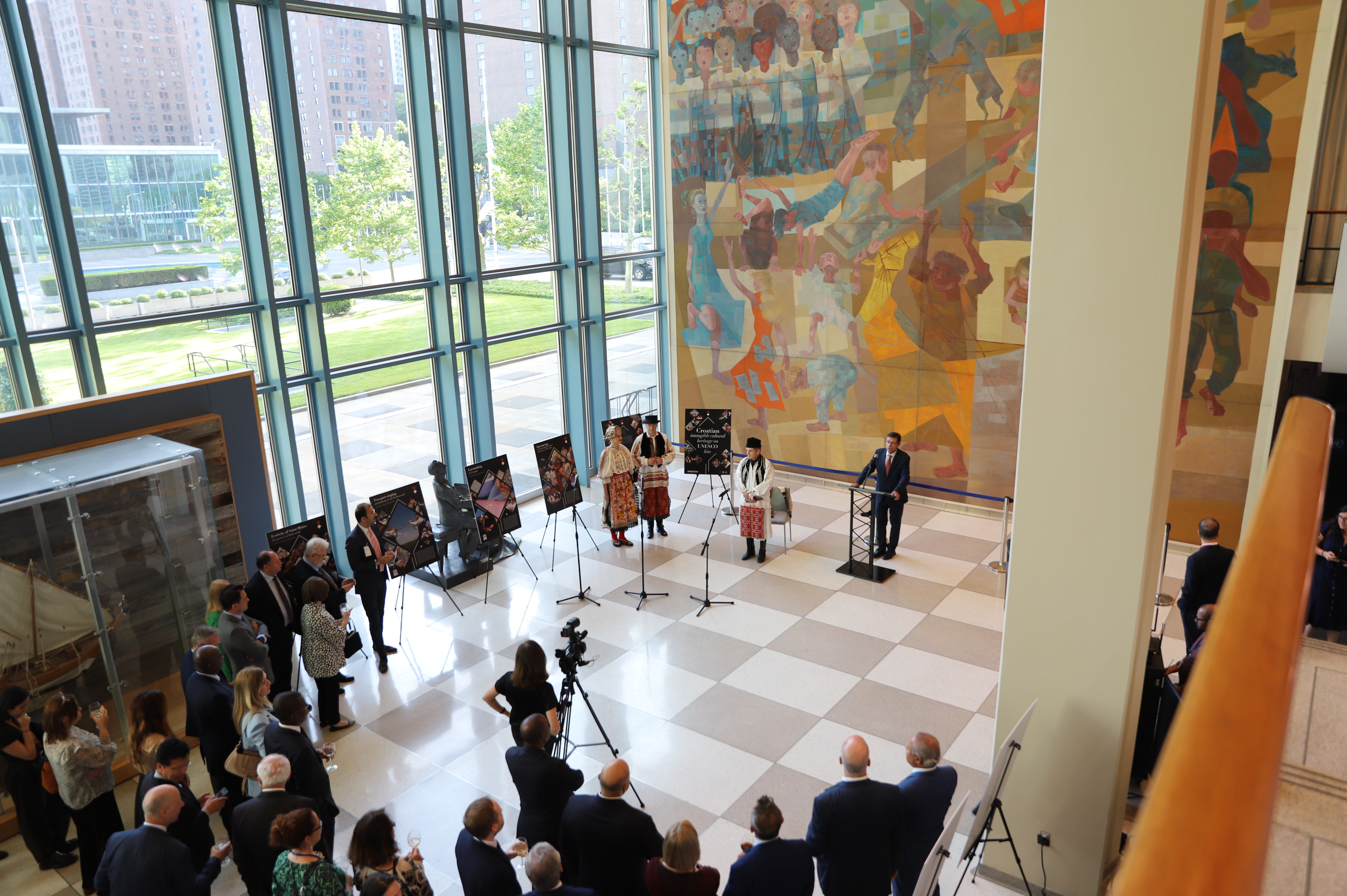 Ansambl LADO nastupio je na otvorenju izložbe Hrvatska nematerijalna kulturna baština na UNESCO-ovim listama u sjedištu Ujedinjenih naroda u New Yorku